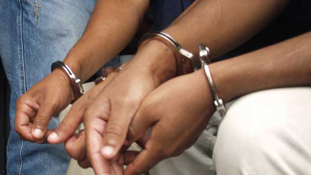 detenidos episodios violencia género hombres palo