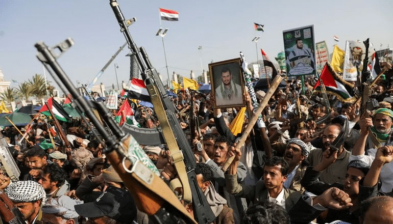 Israel lanza ataques contra objetivos de los hutíes en Yemen