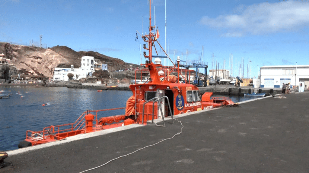 Al menos nueve migrantes perdieron la vida y cerca de 50 más se encuentran desaparecidos tras el volcamiento de una embarcación frente a las Islas Canarias
