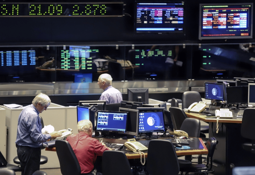 El Riesgo País cerró septiembre por debajo de los 1.300 puntos