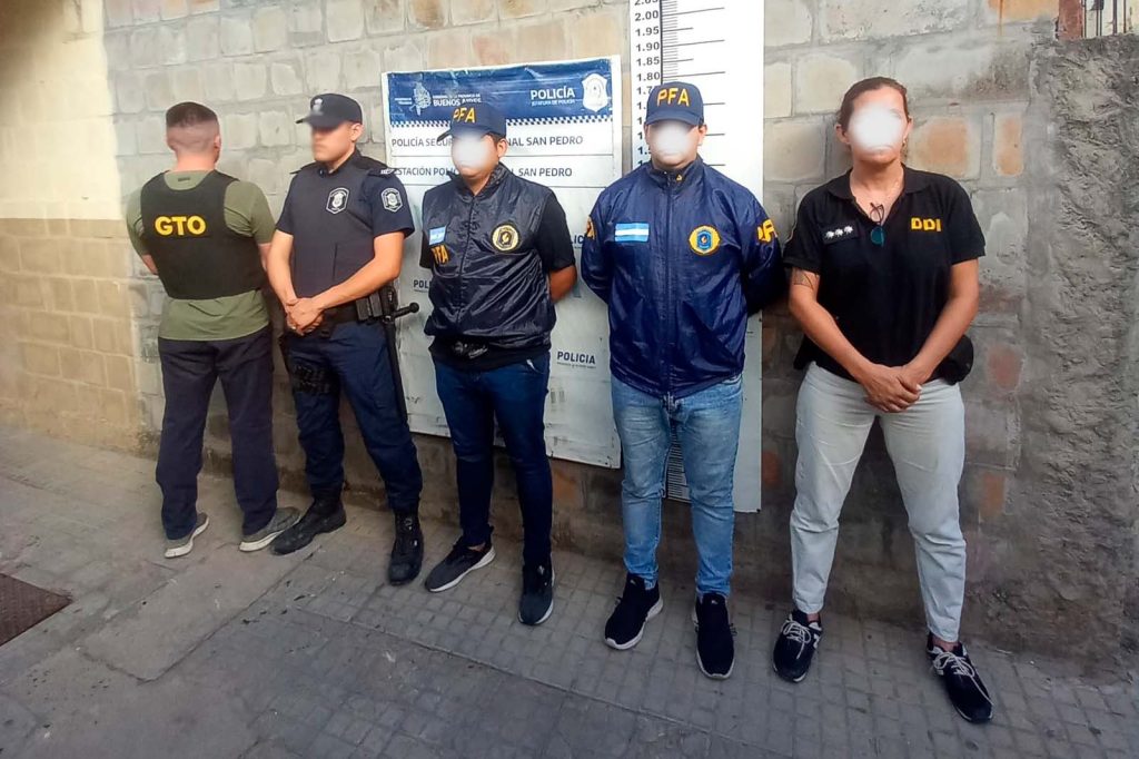 San Pedro: quisieron robar una financiera vestidos de policías federales y los detuvieron