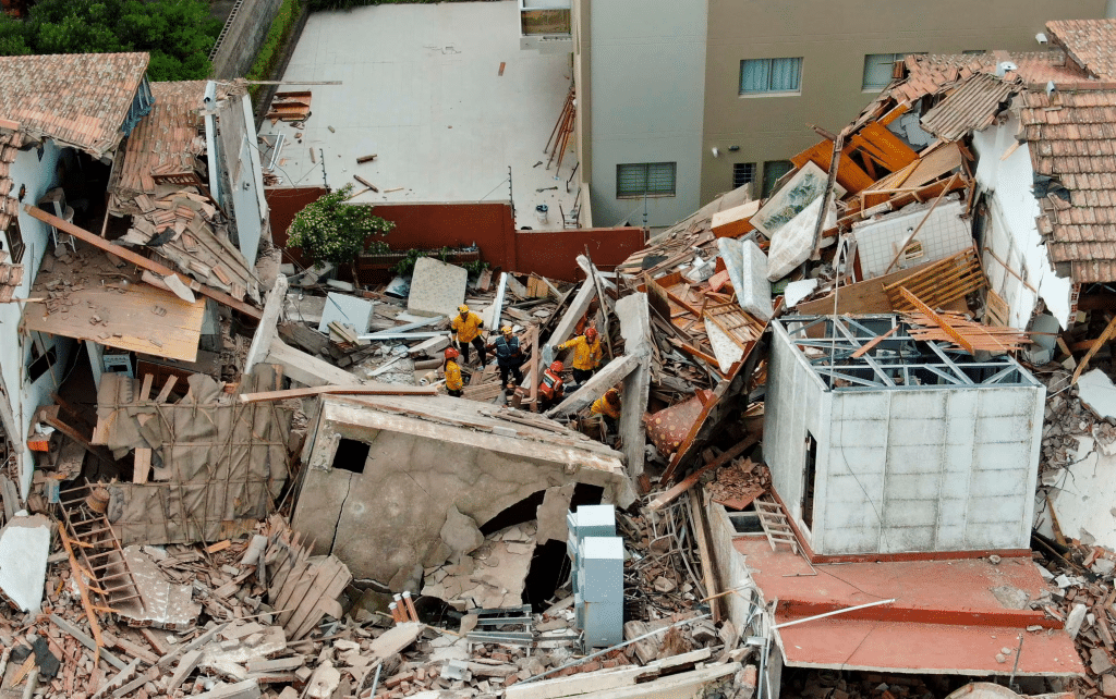operativo derrumbe Villa Gesell