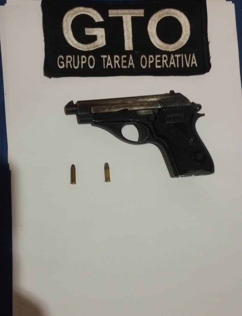 Indagaron al sujeto capturado tras herir a otro: está acusado de cometer varios delitos, le secuestraron un arma y drogas