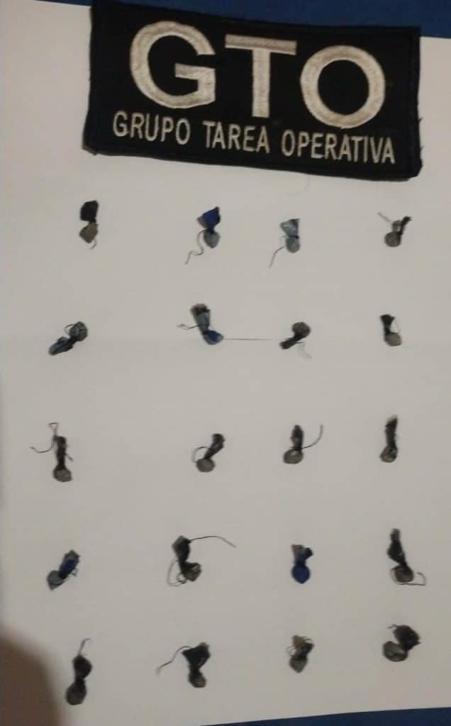 Indagaron al sujeto capturado tras herir a otro: está acusado de cometer varios delitos, le secuestraron un arma y drogas
