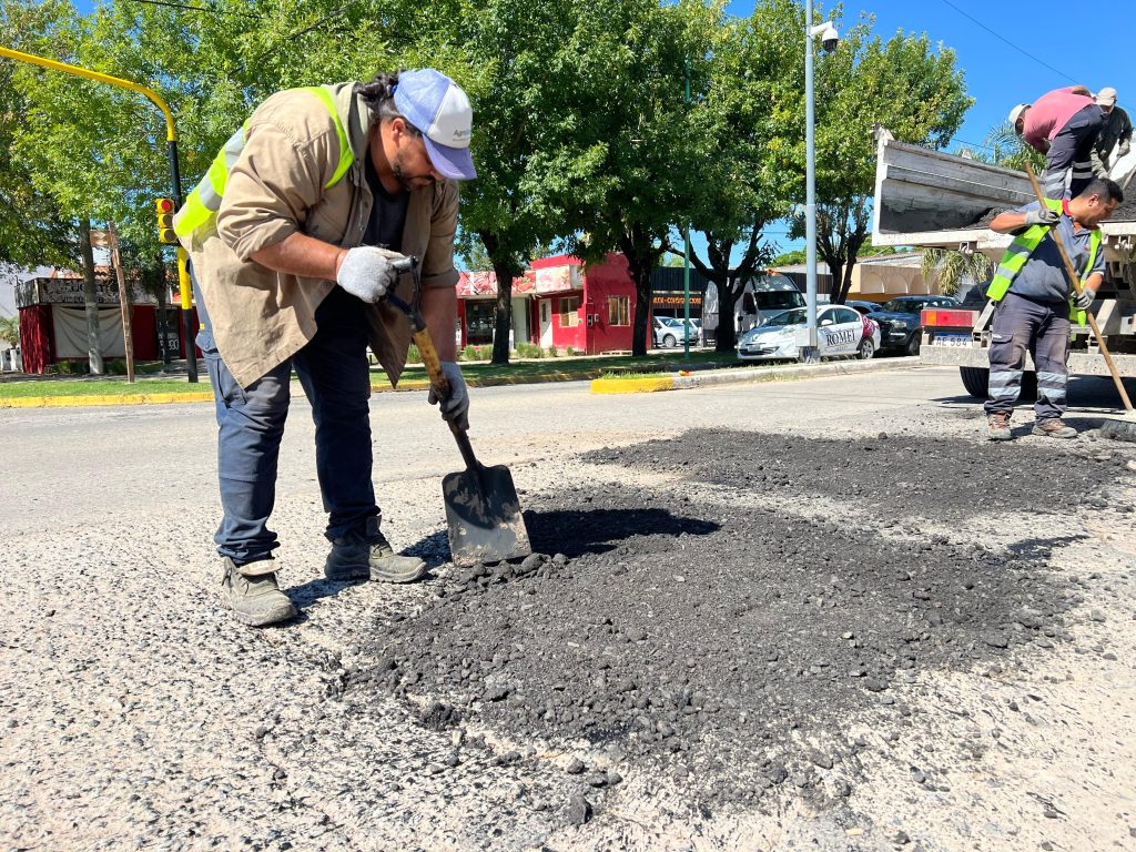 Obras de bacheo y pavimento en Ramallo y otras localidades vecinas
