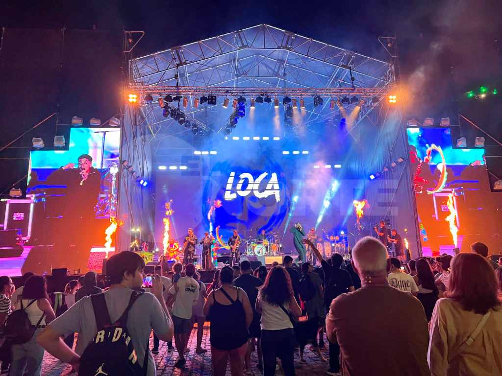 Se vive el segundo día del Festival RICO con música en vivo en el Empedrado de la Costanera