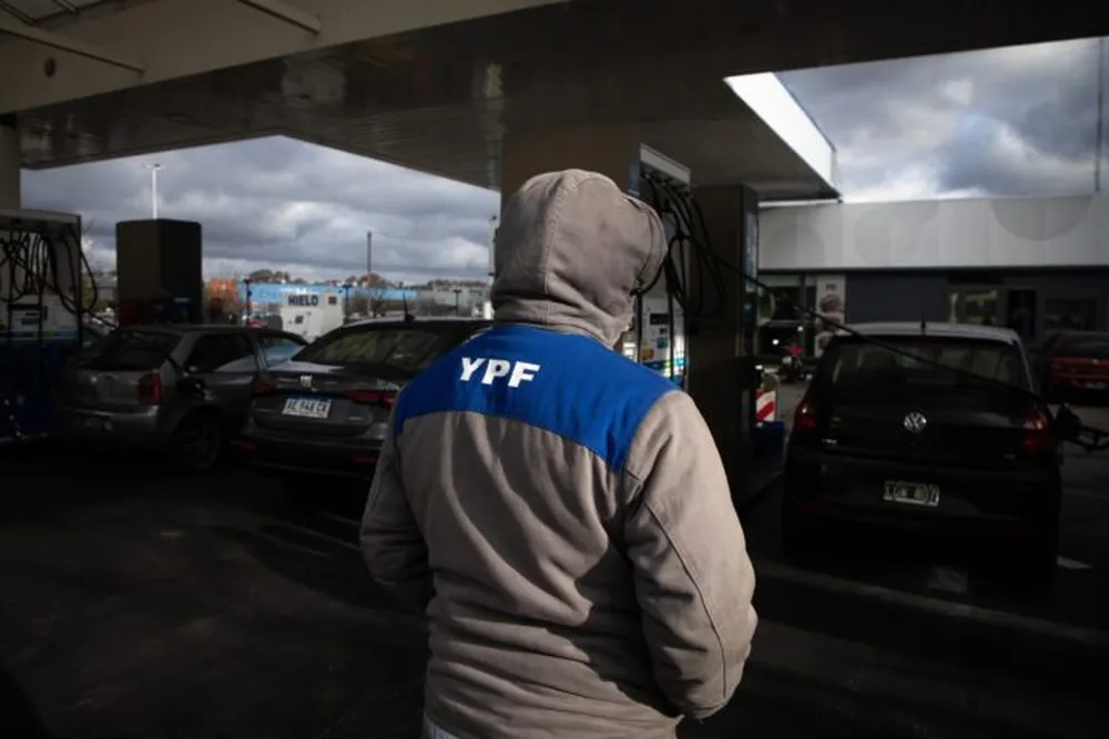 La venta de combustibles cayó 3,1% en septiembre, aunque creció 4,8% en la comparación interanual