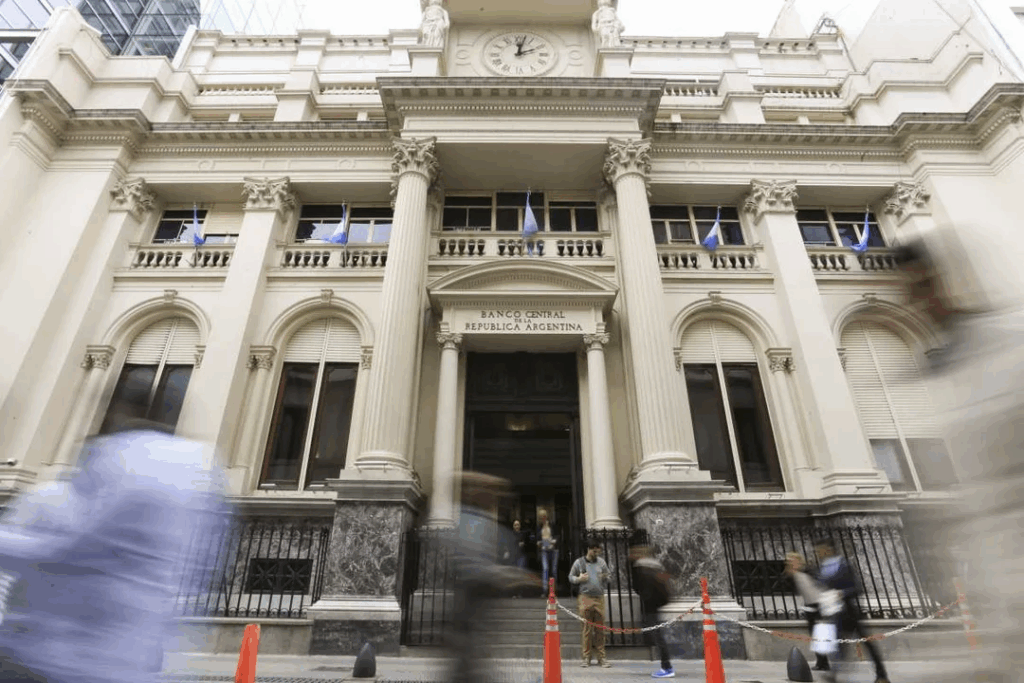 El Banco Central modificó la normativa de “efectivo mínimo” y no podrá ser inferior al 95% diario