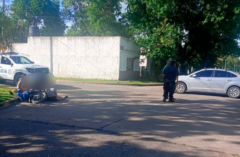 Dos siniestros viales en barrio Las Flores y Prado Español dejaron en total seis heridos que fueron trasladados al Hospital