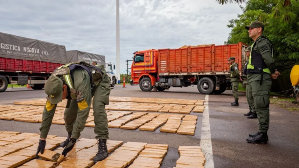 Chaco: un camión llevaba más de 1000 kilos de marihuana entre cajones de frutas