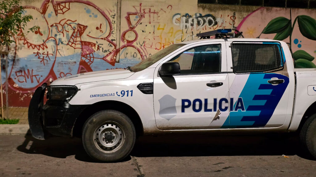 Amenazó a la empleada de un local céntrico para robarse un paquete de galletitas pero fue aprehendido