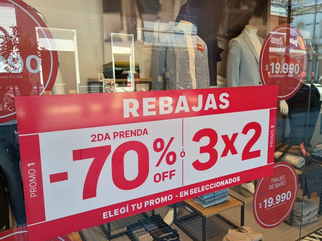 Comercios de indumentaria anticipan liquidaciones y promociones de verano