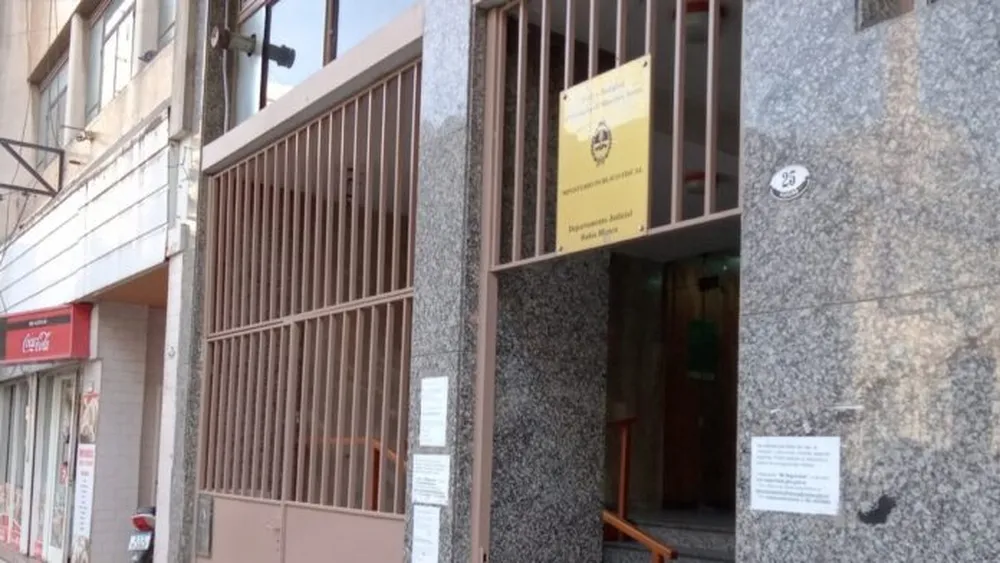 Bahía Blanca: piden 15 años de prisión para un hombre acusado de amenazar a su ex y prender fuego su casa