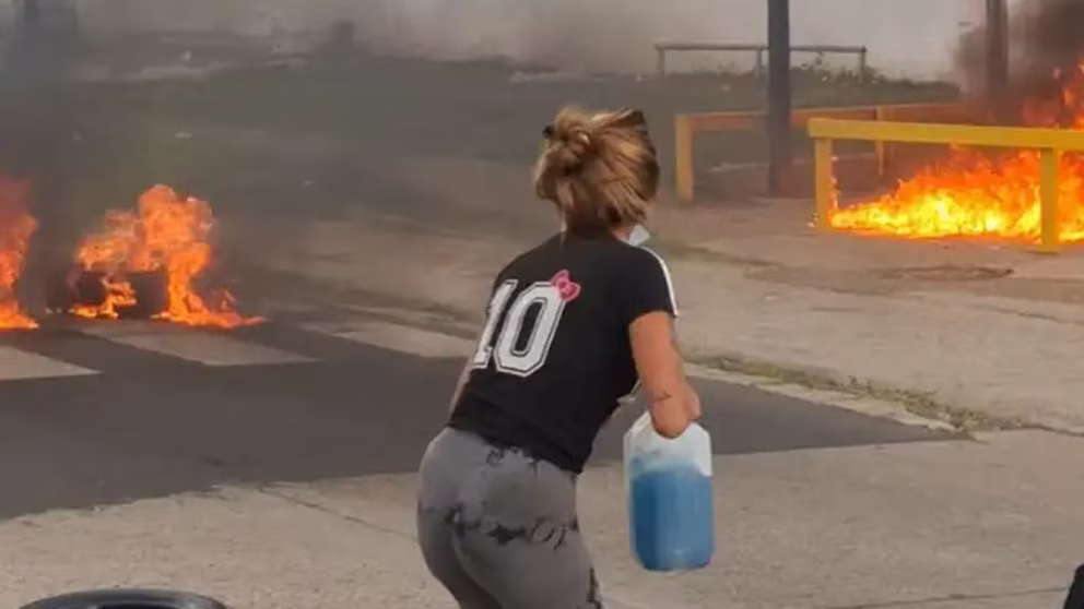 Paraná: familiares de un preso asesinado se prendieron fuego accidentalmente al quemar neumáticos