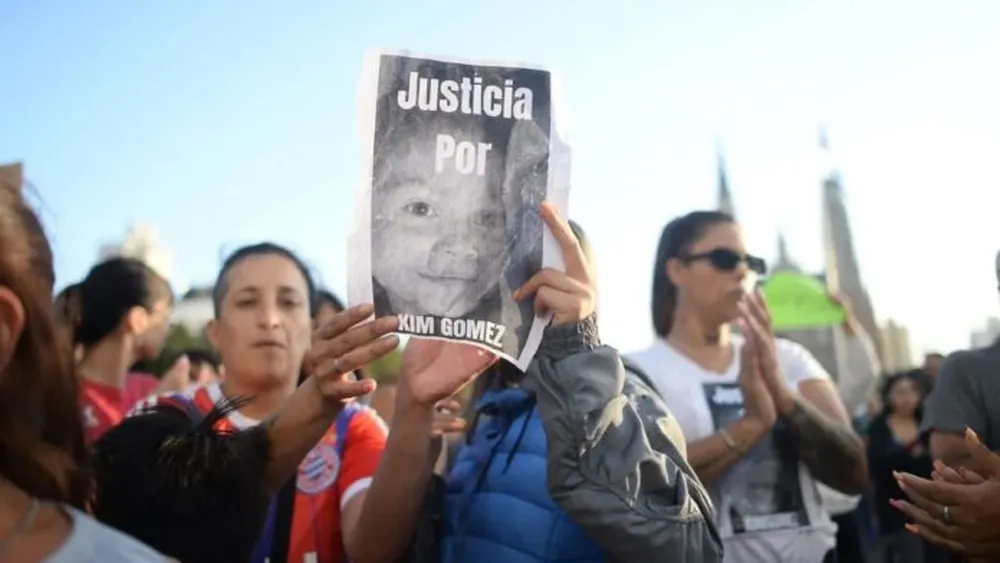 Un acusado por el crimen de Kim Gómez volvió a la escuela y crece el reclamo de las familias