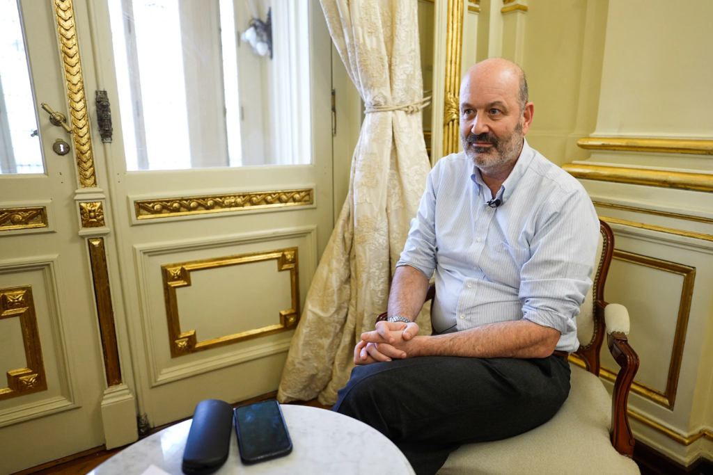 Sturzenegger advierte con un fuerte recorte en el SMN y apunta a reducir el 85% del personal