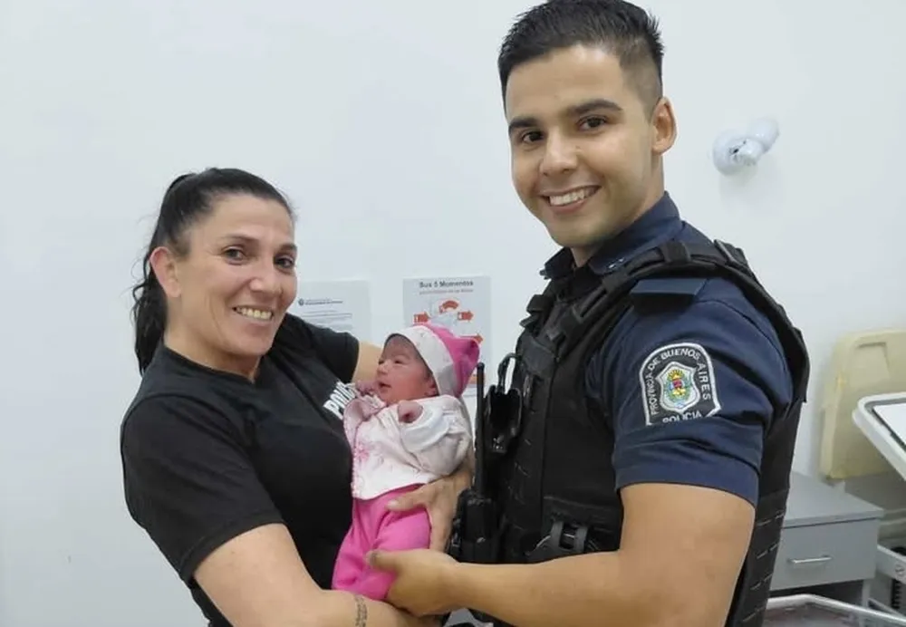 Pinamar: una beba nació gracias a la asistencia de dos policías